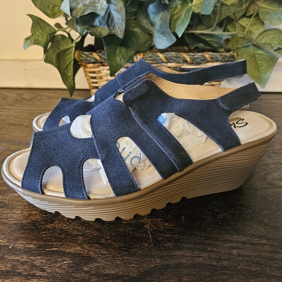 Skechers Blue Wedge Comfort Shoes/Sandals Size 9 - Picture 1 of 5